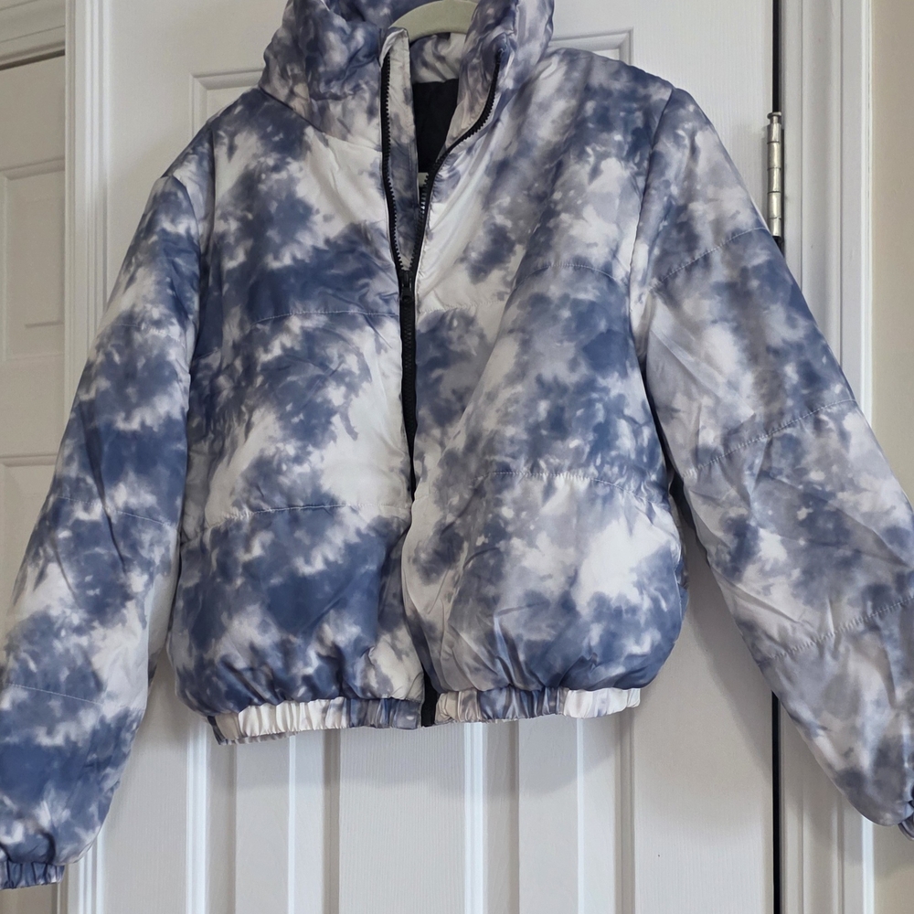 Wild Fable Blue and White Tie-Dye Puffer Jacket